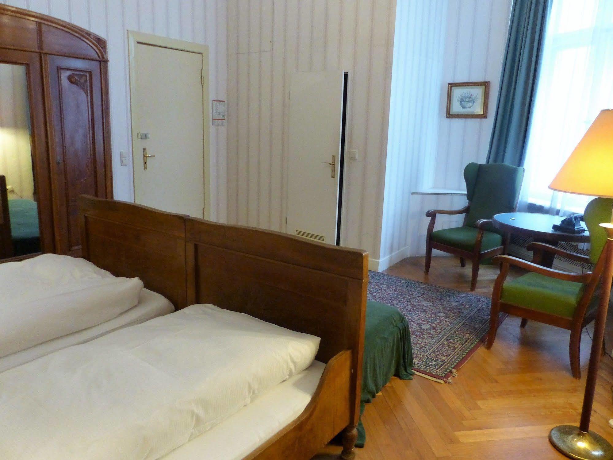 Hotel-pension Funk Am Kurfuerstendamm 3* Berlino